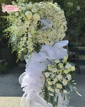 HOA VIẾNG HAI TẦNG