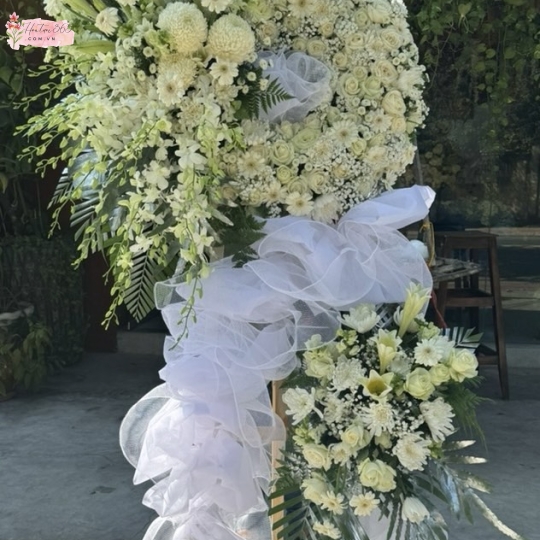 HOA VIẾNG HAI TẦNG